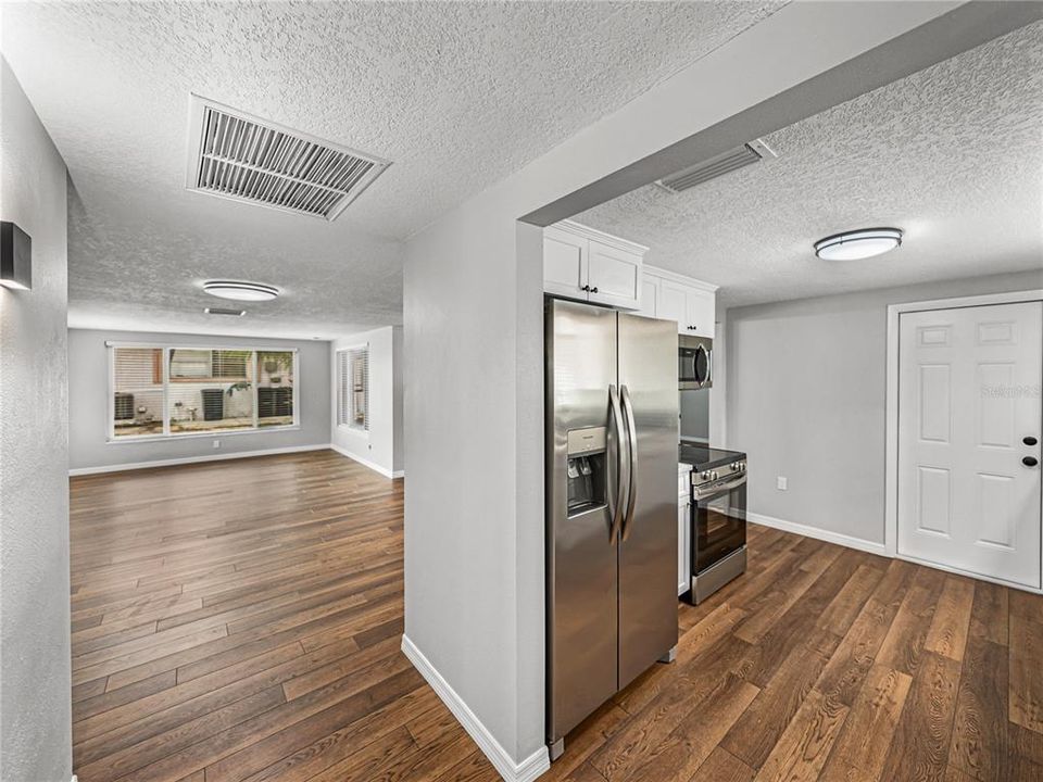 Active With Contract: $280,000 (3 beds, 2 baths, 1284 Square Feet)