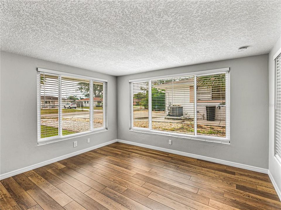 Active With Contract: $280,000 (3 beds, 2 baths, 1284 Square Feet)