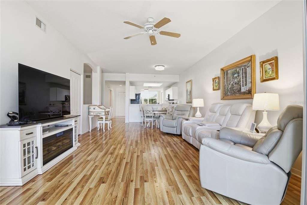 For Sale: $245,500 (2 beds, 2 baths, 1433 Square Feet)