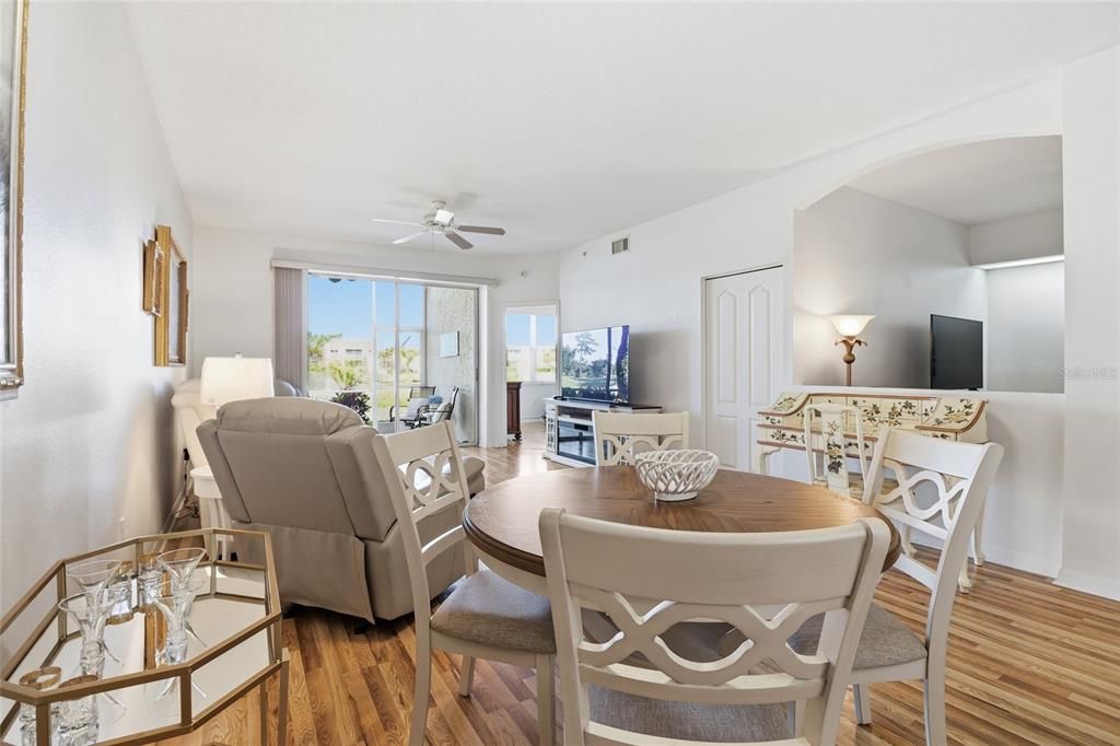 For Sale: $245,500 (2 beds, 2 baths, 1433 Square Feet)