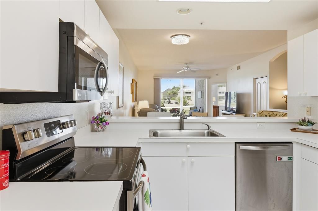 For Sale: $245,500 (2 beds, 2 baths, 1433 Square Feet)