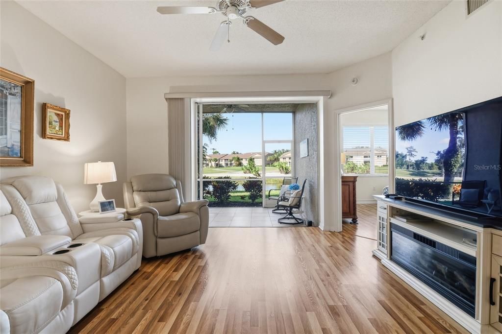 For Sale: $245,500 (2 beds, 2 baths, 1433 Square Feet)