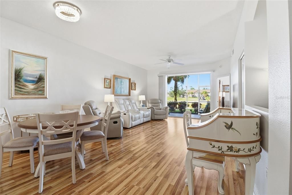 For Sale: $245,500 (2 beds, 2 baths, 1433 Square Feet)