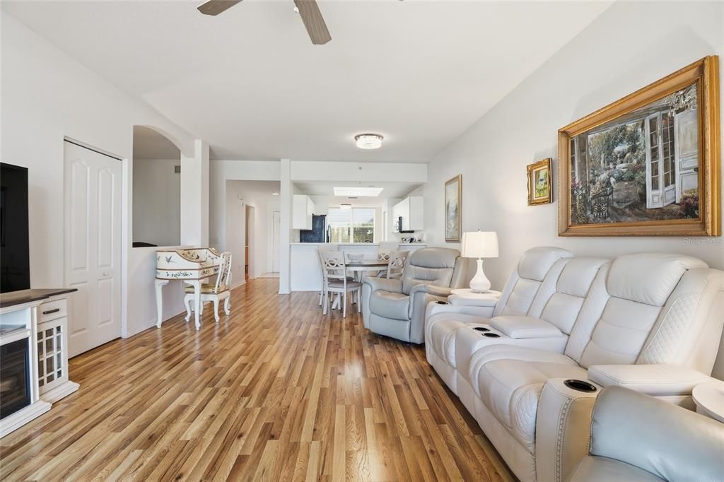 For Sale: $245,500 (2 beds, 2 baths, 1433 Square Feet)