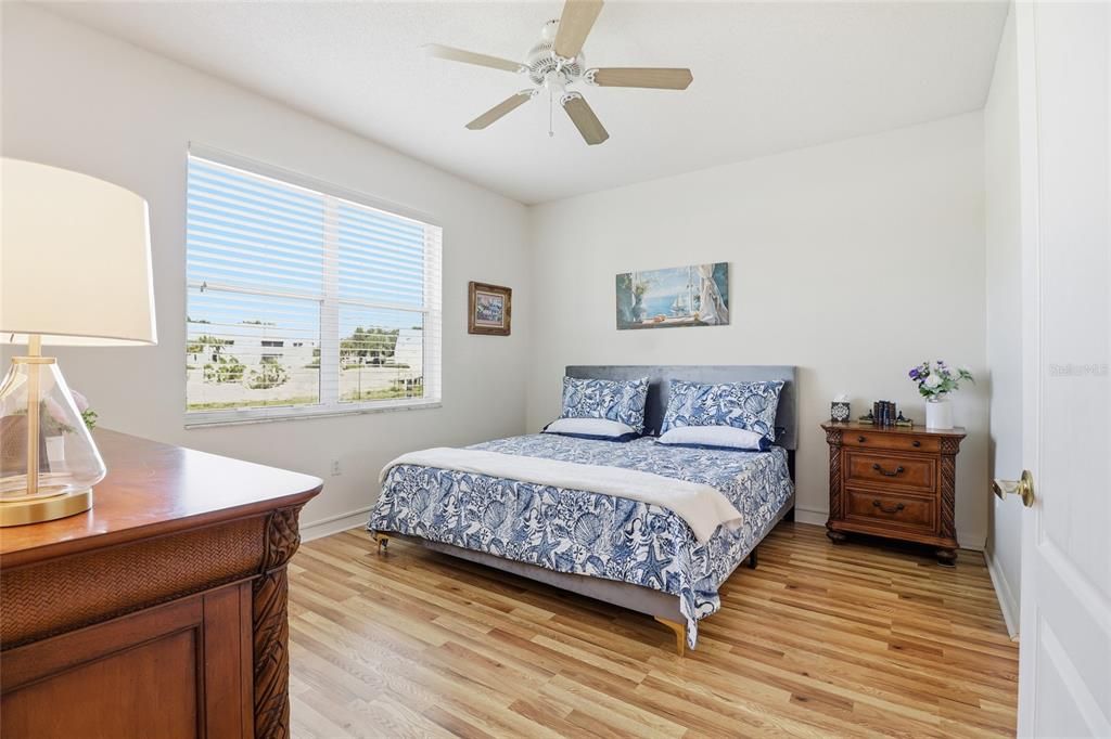 For Sale: $245,500 (2 beds, 2 baths, 1433 Square Feet)