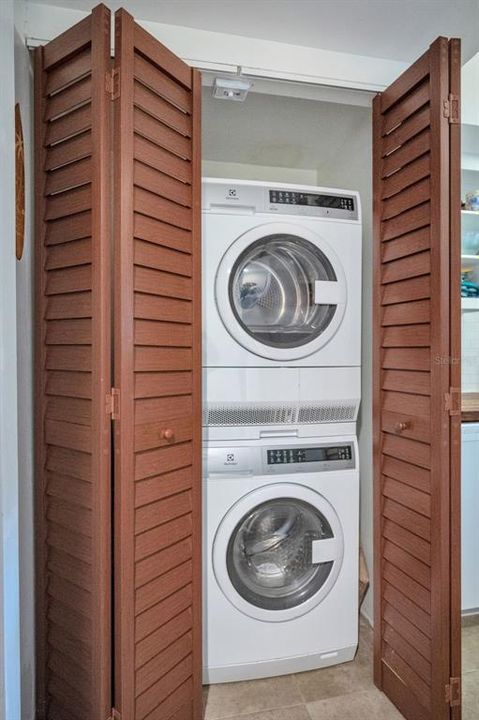 待售: $225,000 (2 贝兹, 2 浴室, 980 平方英尺)