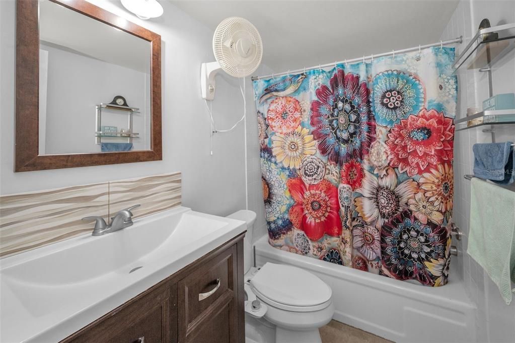 待售: $225,000 (2 贝兹, 2 浴室, 980 平方英尺)