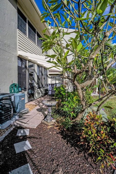 待售: $225,000 (2 贝兹, 2 浴室, 980 平方英尺)