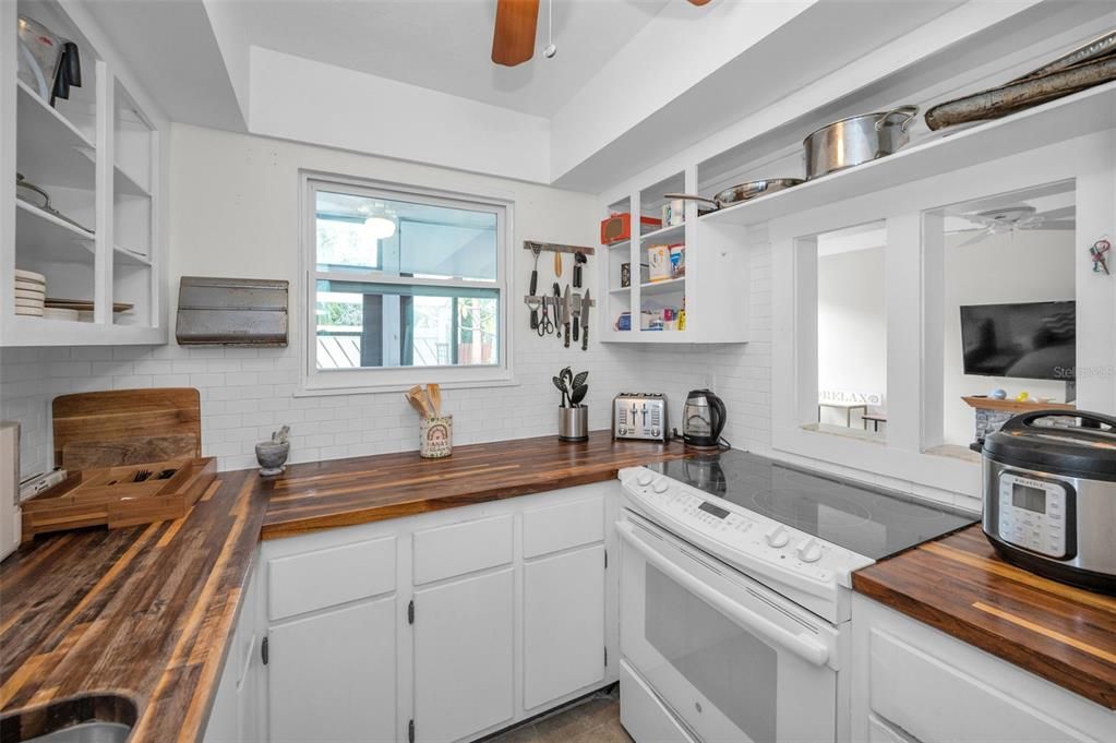 待售: $225,000 (2 贝兹, 2 浴室, 980 平方英尺)