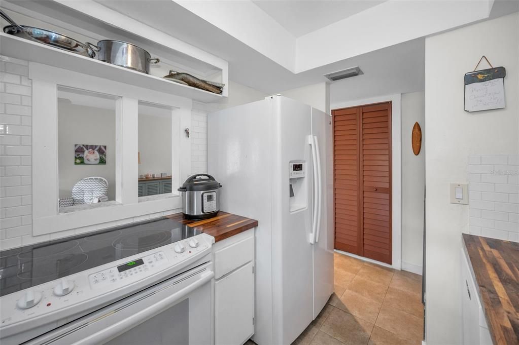 待售: $225,000 (2 贝兹, 2 浴室, 980 平方英尺)