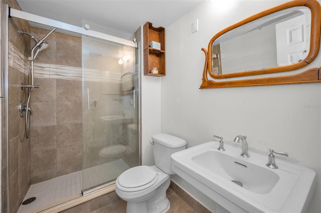 待售: $225,000 (2 贝兹, 2 浴室, 980 平方英尺)