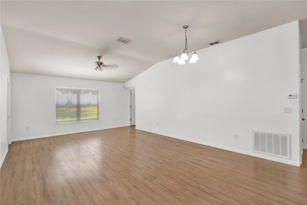 出租: $2,100 (3 贝兹, 2 浴室, 1340 平方英尺)