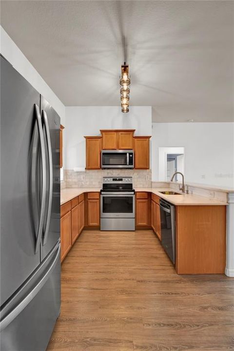 出租: $2,100 (3 贝兹, 2 浴室, 1340 平方英尺)