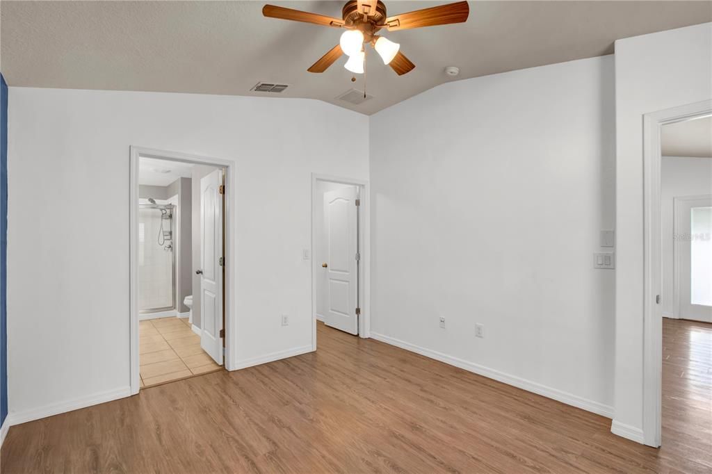 出租: $2,100 (3 贝兹, 2 浴室, 1340 平方英尺)