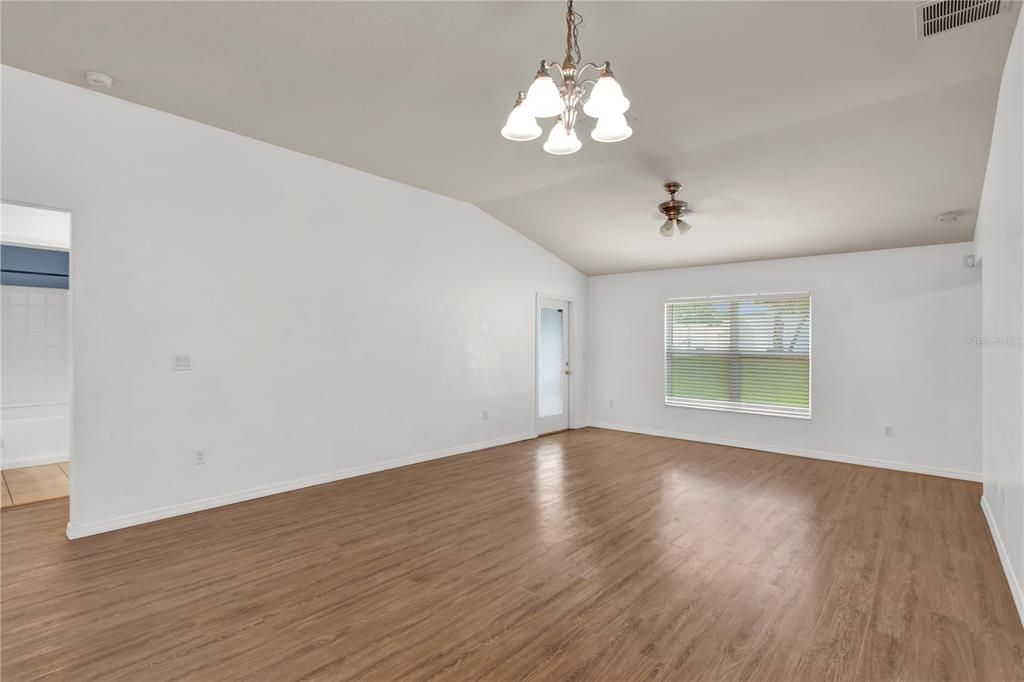 出租: $2,100 (3 贝兹, 2 浴室, 1340 平方英尺)