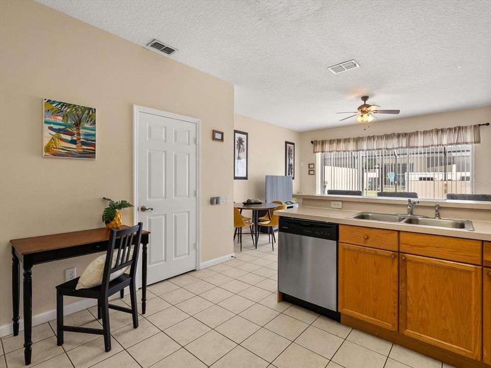 Active With Contract: $300,000 (3 beds, 3 baths, 1440 Square Feet)