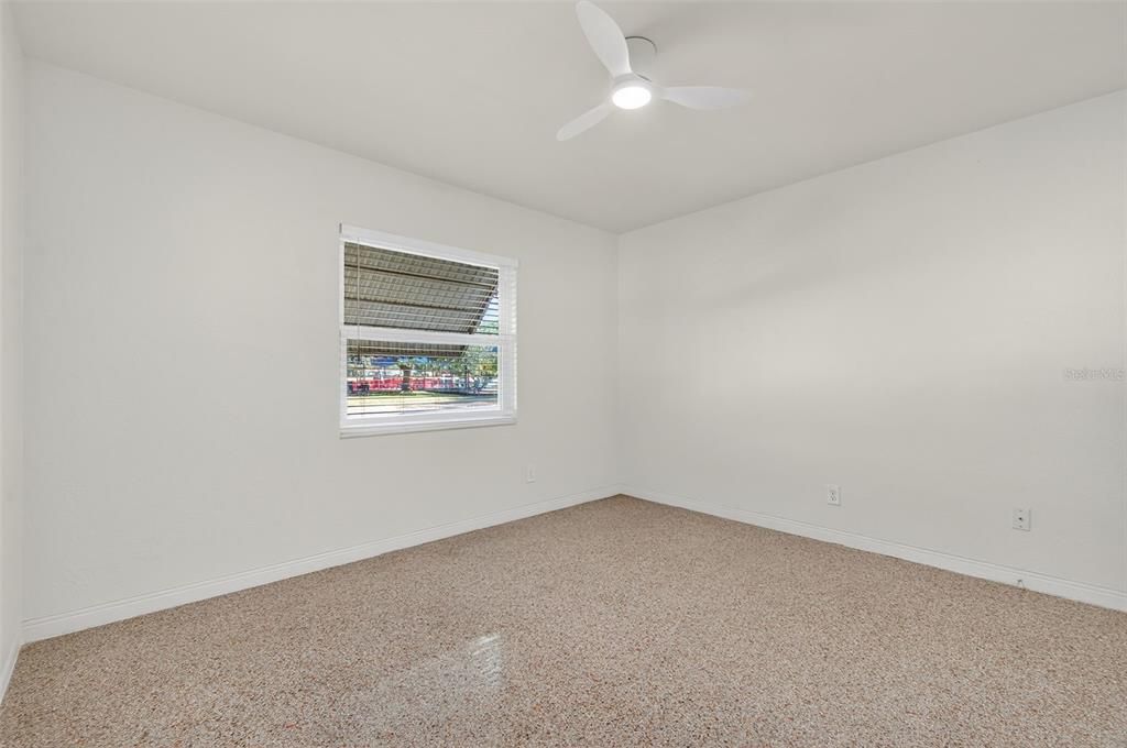 For Rent: $2,400 (2 beds, 1 baths, 810 Square Feet)