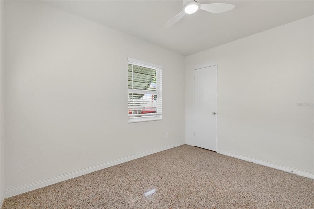 For Rent: $2,400 (2 beds, 1 baths, 810 Square Feet)