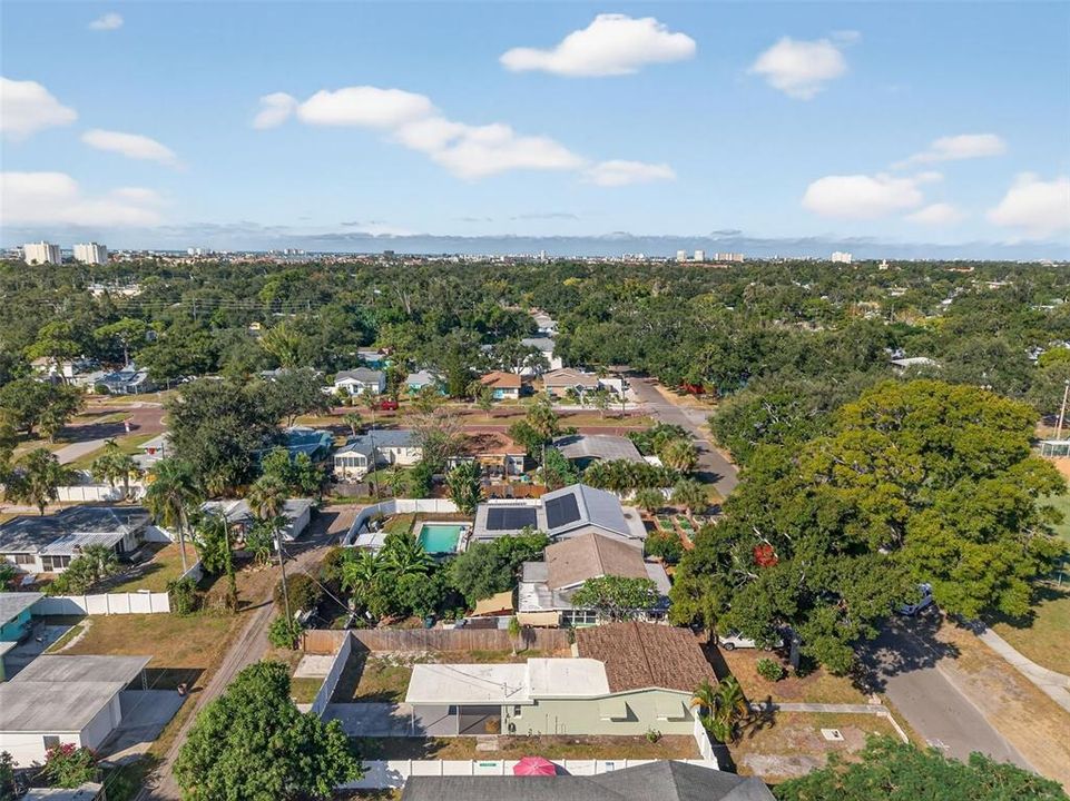 For Rent: $2,400 (2 beds, 1 baths, 810 Square Feet)