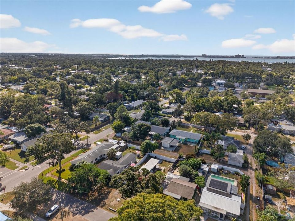 For Rent: $2,400 (2 beds, 1 baths, 810 Square Feet)