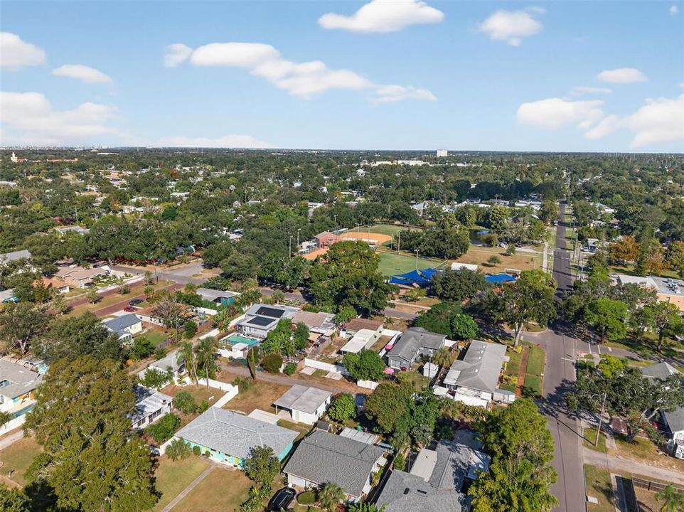 For Rent: $2,400 (2 beds, 1 baths, 810 Square Feet)