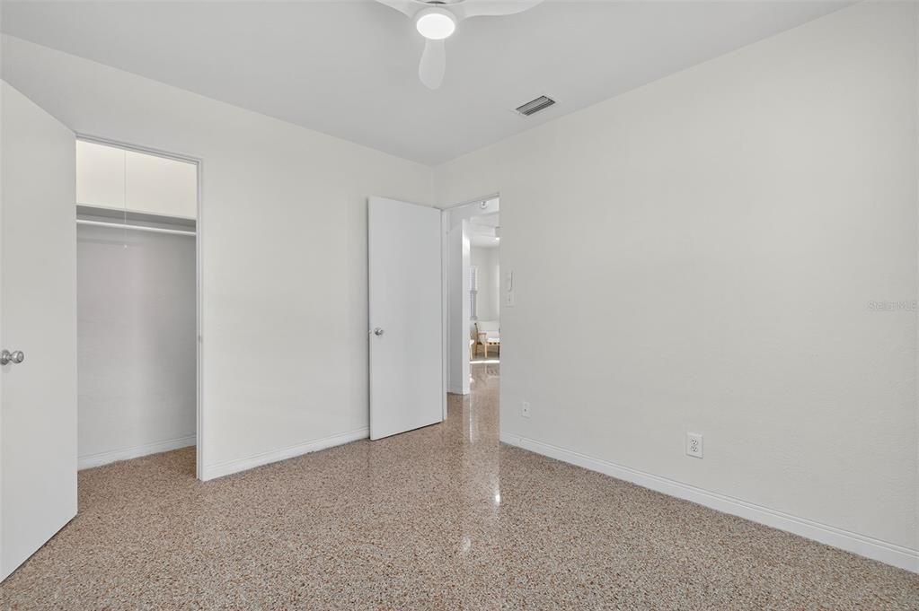 For Rent: $2,400 (2 beds, 1 baths, 810 Square Feet)