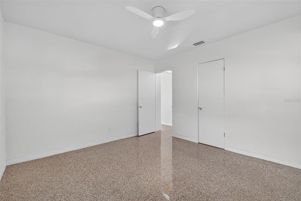 For Rent: $2,400 (2 beds, 1 baths, 810 Square Feet)