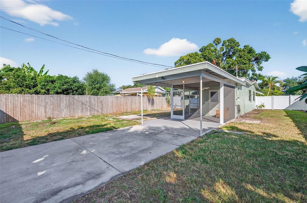 For Rent: $2,400 (2 beds, 1 baths, 810 Square Feet)