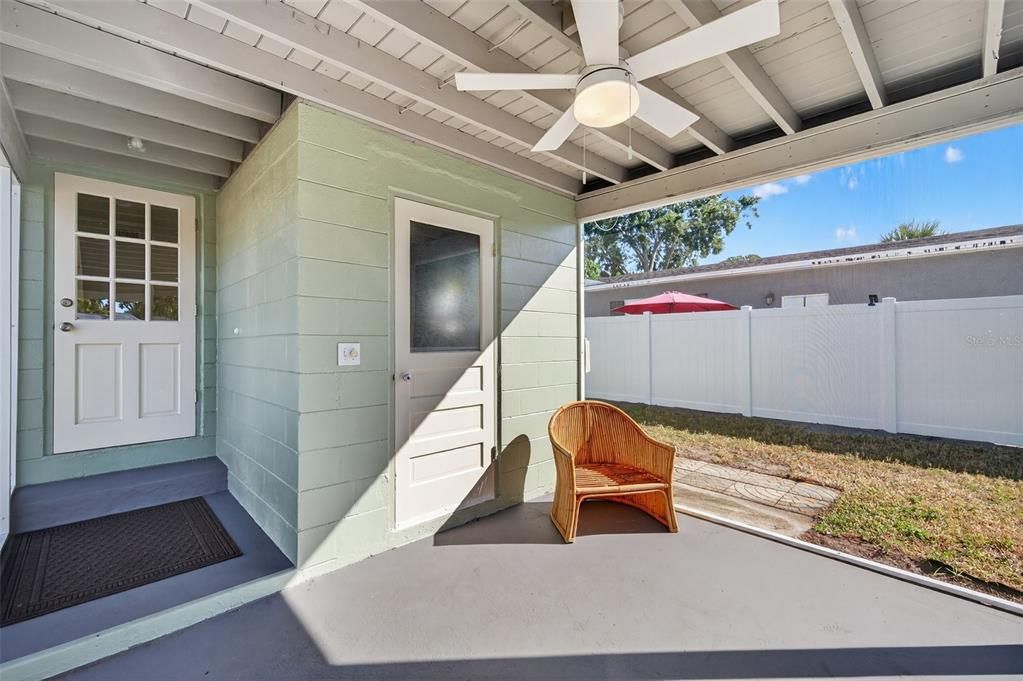 For Rent: $2,400 (2 beds, 1 baths, 810 Square Feet)