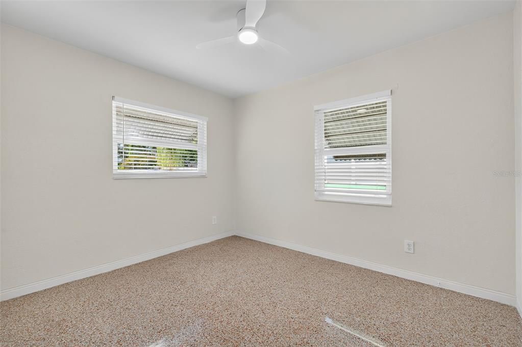 For Rent: $2,400 (2 beds, 1 baths, 810 Square Feet)