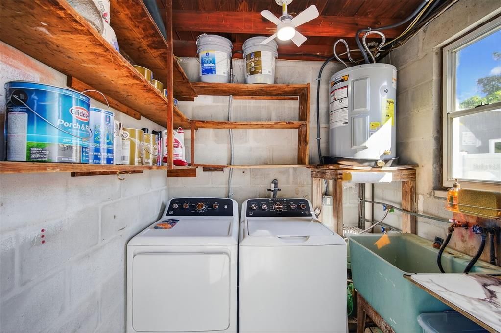 For Rent: $2,400 (2 beds, 1 baths, 810 Square Feet)