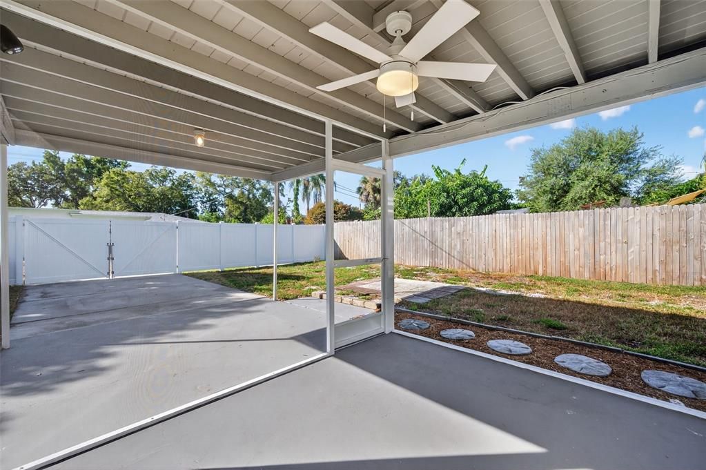 For Rent: $2,400 (2 beds, 1 baths, 810 Square Feet)