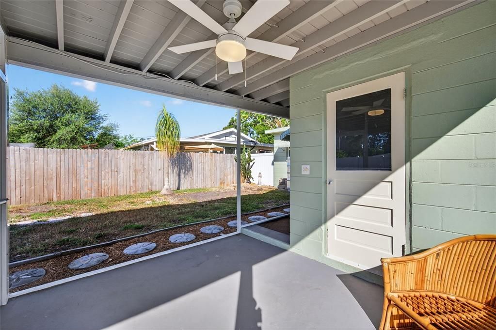 For Rent: $2,400 (2 beds, 1 baths, 810 Square Feet)