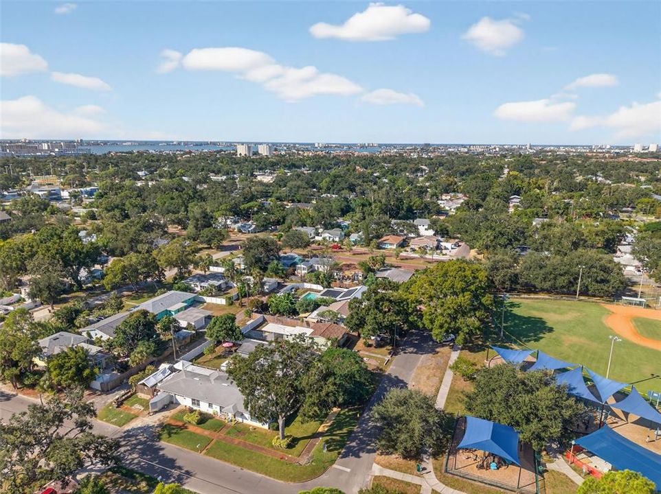 For Rent: $2,400 (2 beds, 1 baths, 810 Square Feet)