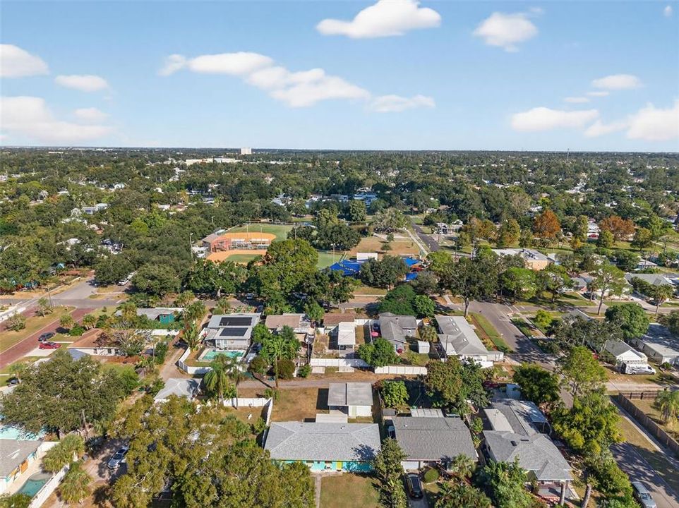 For Rent: $2,400 (2 beds, 1 baths, 810 Square Feet)