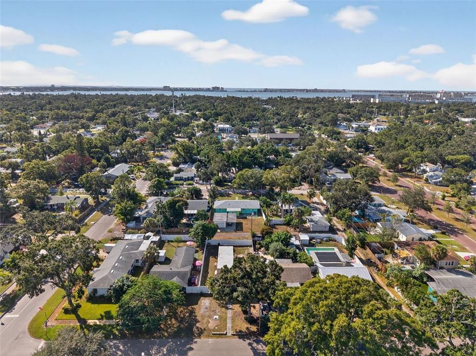 For Rent: $2,400 (2 beds, 1 baths, 810 Square Feet)