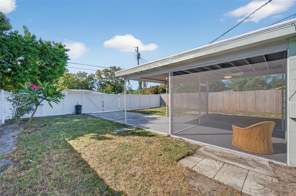 For Rent: $2,400 (2 beds, 1 baths, 810 Square Feet)