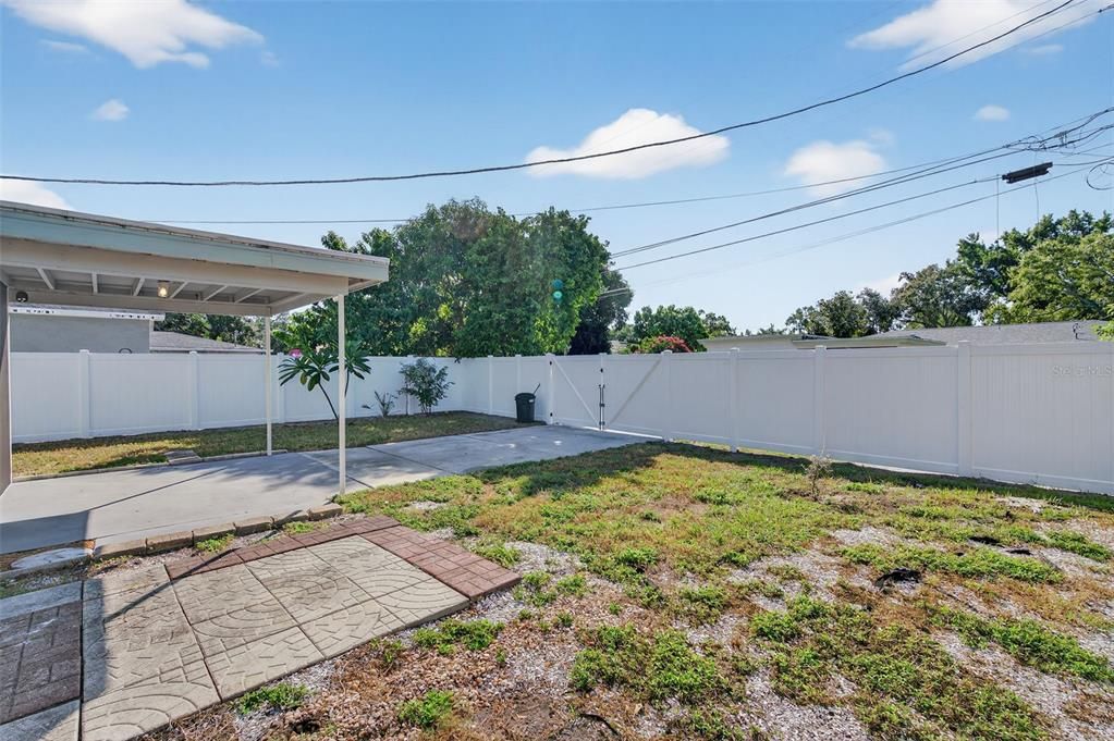 For Rent: $2,400 (2 beds, 1 baths, 810 Square Feet)