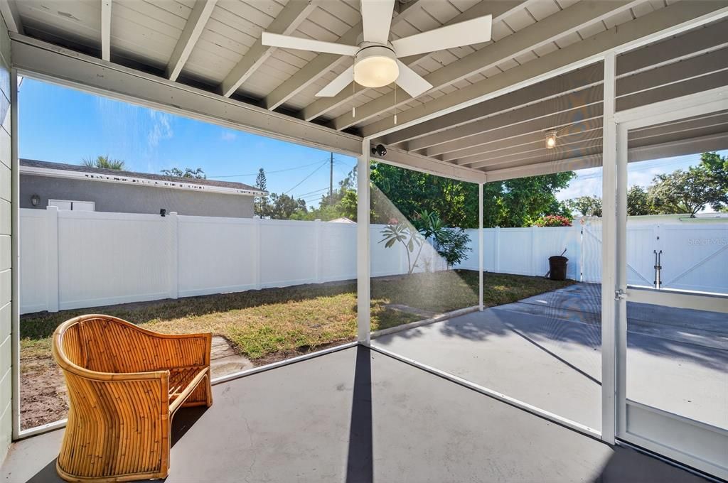 For Rent: $2,400 (2 beds, 1 baths, 810 Square Feet)