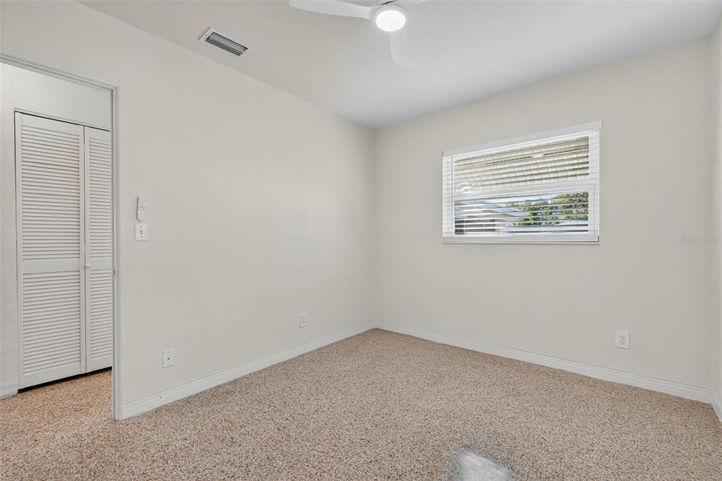 For Rent: $2,400 (2 beds, 1 baths, 810 Square Feet)