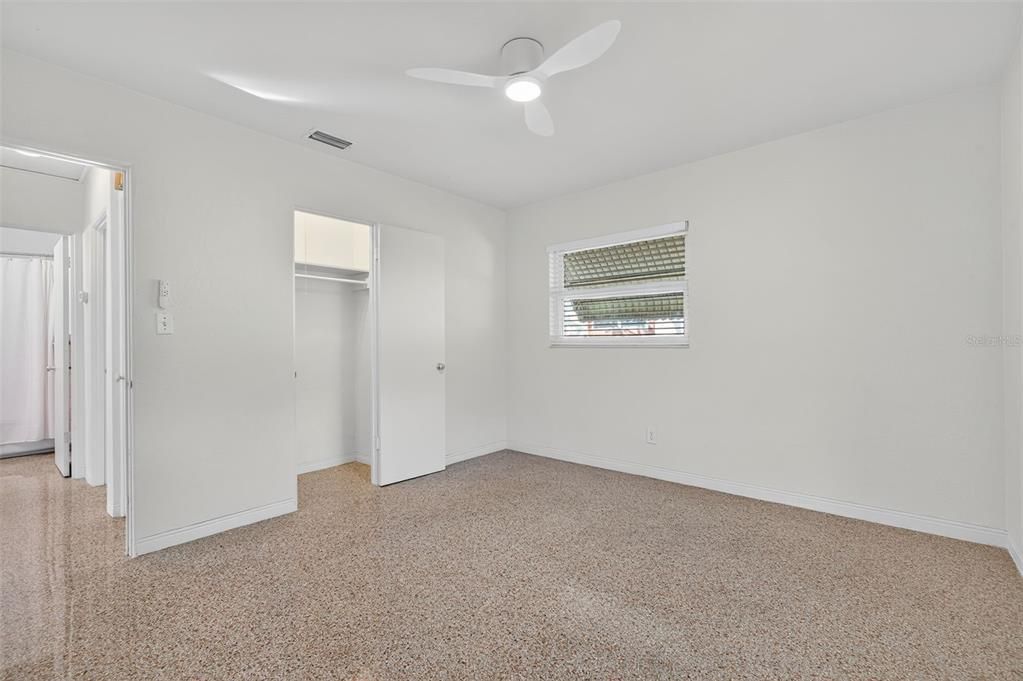 For Rent: $2,400 (2 beds, 1 baths, 810 Square Feet)