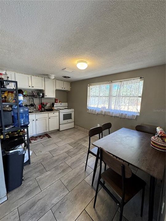 For Sale: $199,999 (3 beds, 1 baths, 973 Square Feet)