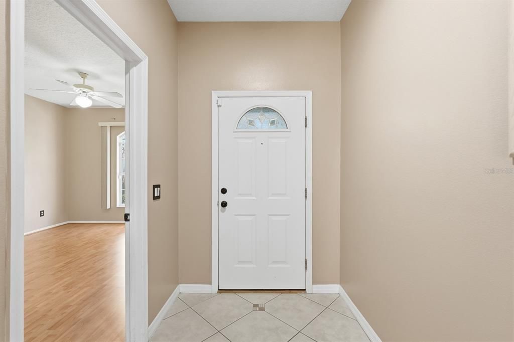 На продажу: $299,000 (3 спален, 2 ванн, 1369 Квадратных фут)