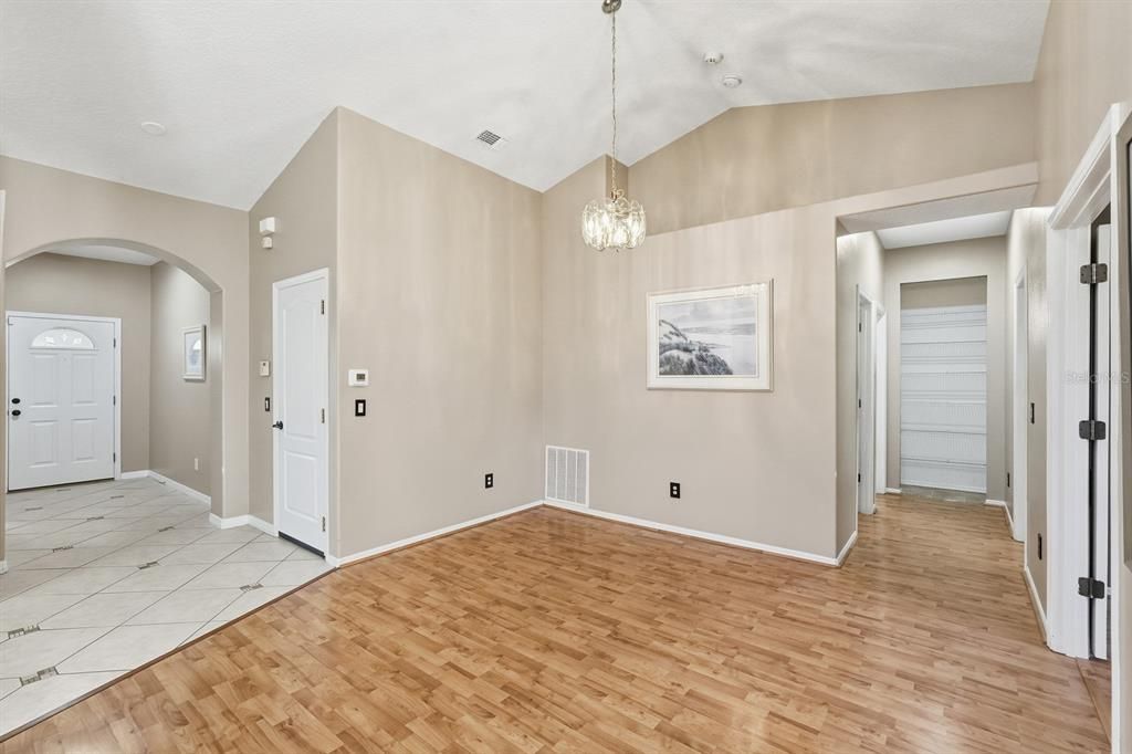 На продажу: $299,000 (3 спален, 2 ванн, 1369 Квадратных фут)