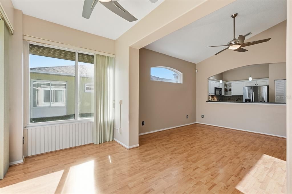 На продажу: $299,000 (3 спален, 2 ванн, 1369 Квадратных фут)