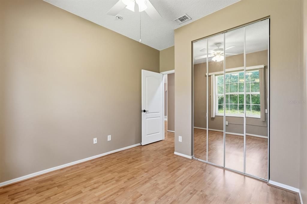 На продажу: $299,000 (3 спален, 2 ванн, 1369 Квадратных фут)