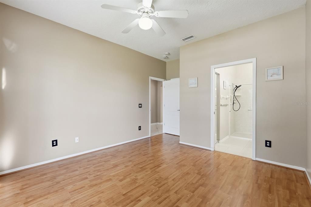 На продажу: $299,000 (3 спален, 2 ванн, 1369 Квадратных фут)