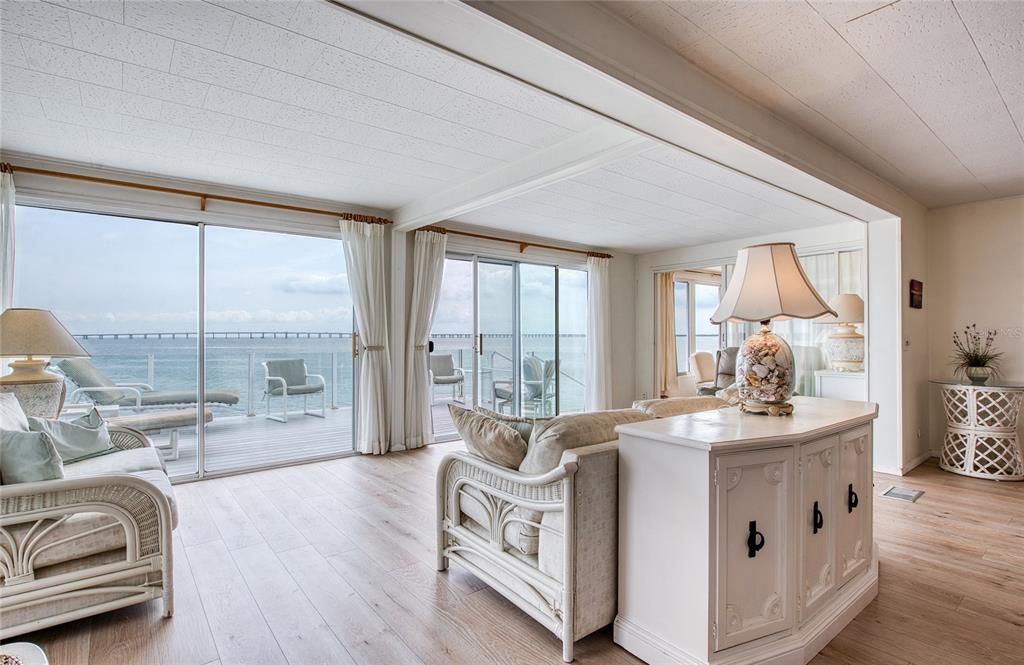 待售: $380,000 (2 贝兹, 2 浴室, 1380 平方英尺)