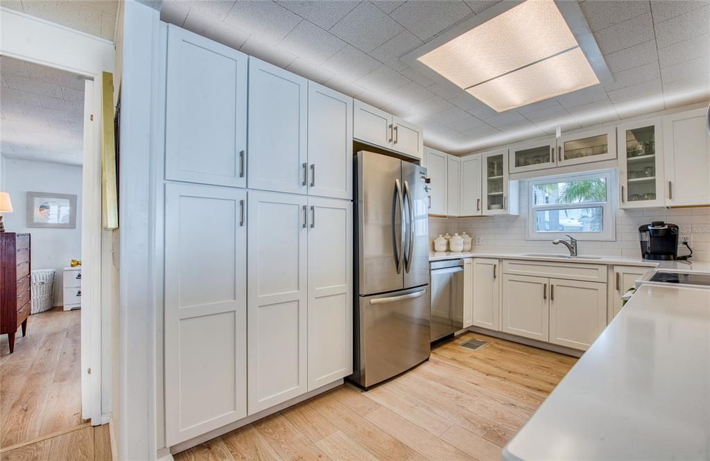 待售: $380,000 (2 贝兹, 2 浴室, 1380 平方英尺)