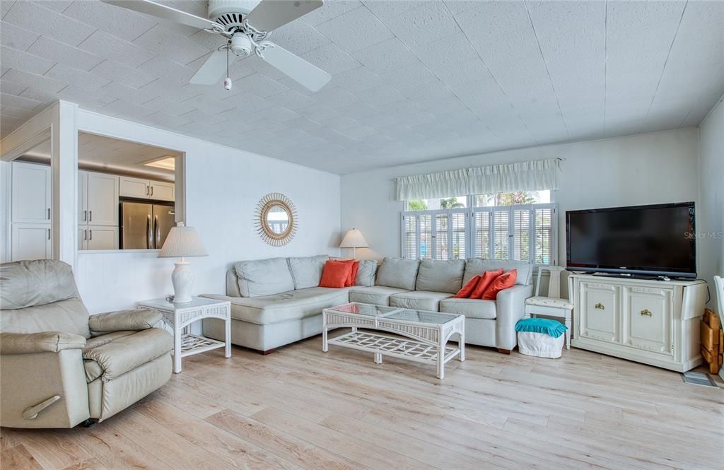 待售: $380,000 (2 贝兹, 2 浴室, 1380 平方英尺)